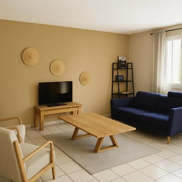 Maison Gradina Annecy entre lac et montagne, khách sạn ở Metz-Tessy