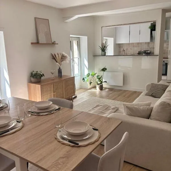Le Cocon - Appartement avec salle de Cinéma, hotel in Fontenay-le-Comte