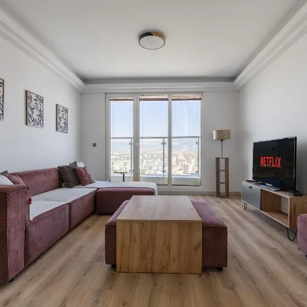 19th Floor Pool,Spa,Fitness Sky View Free Parking, hotel in Skopje