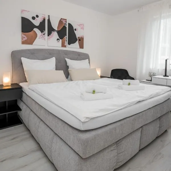 J&A Apartments - Komfort, 24h Self-Check-in, Privatparkplatz, Waschmaschine, Balkon, Arbeitsplatz, WLAN, Kurpark, Messezentrum, hotell i Bad Salzuflen