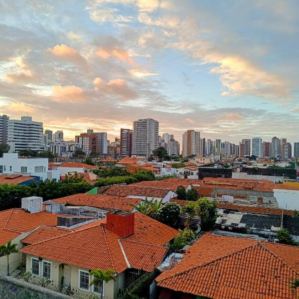 1 Quartos com banheiro demais espaços compartilhados