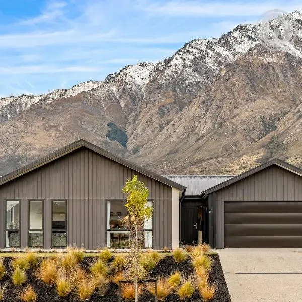 Stunning Remarkable View Unit, hotel a Queenstown Airport