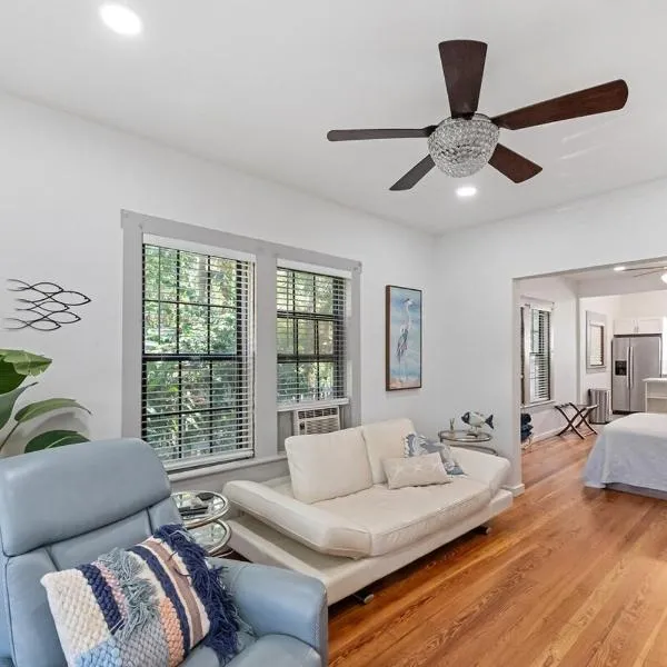 The Tarpon Studio Downtown Hideaway: Tarpon Springs şehrinde bir otel
