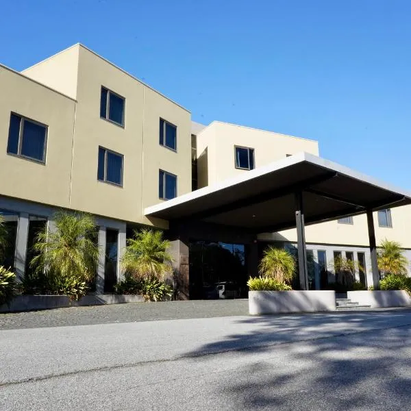 Golden Pebble Hotel, hotel a Wantirna