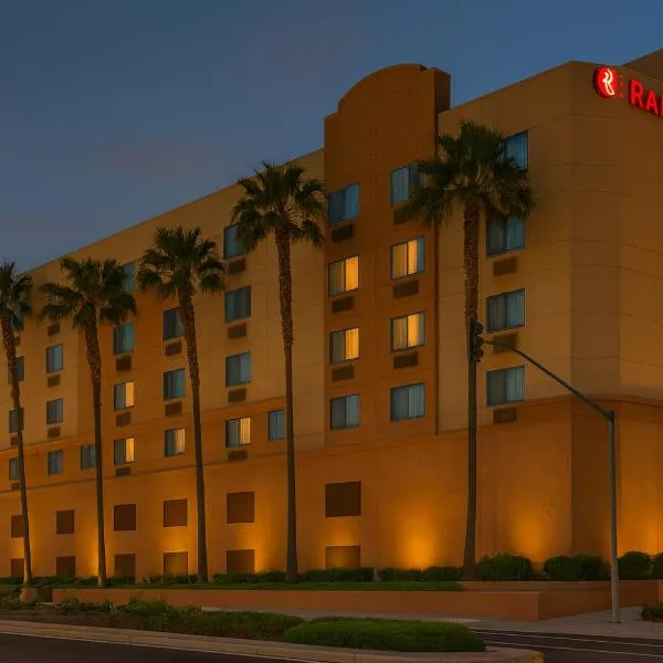 Ramada by Wyndham Hawthorne/LAX, khách sạn ở Hawthorne