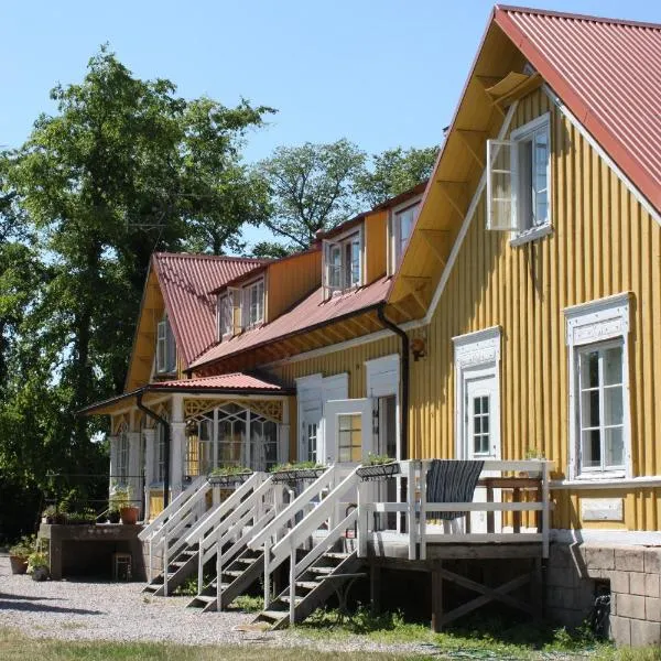 Gula Hönan Guest House, hotel di Hemse