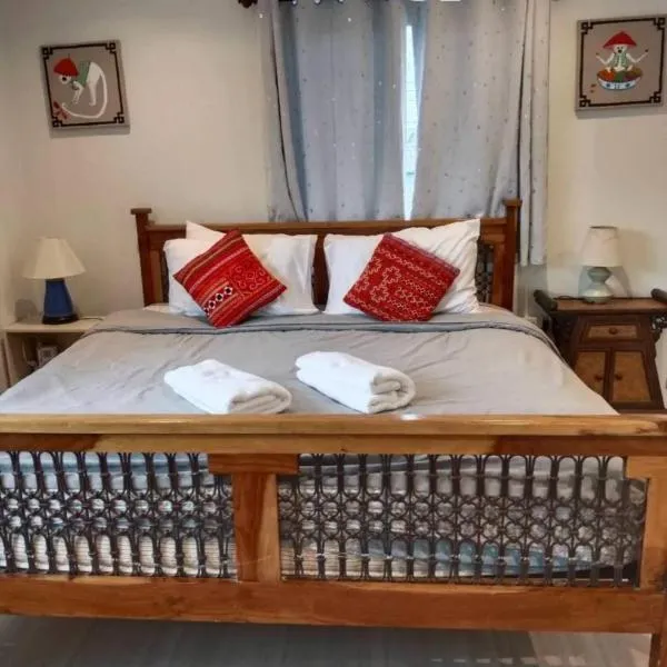 Green Salad Hostel โรงแรมในบ้านบางปอ