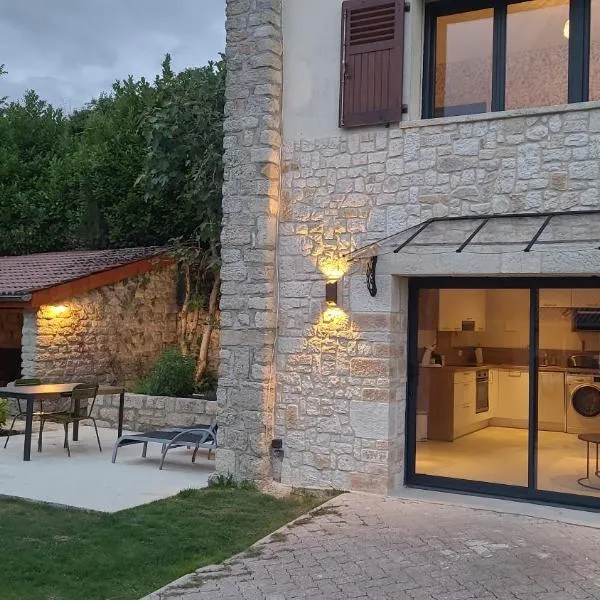 2 Gites dans les remparts à Dun sur Meuse, hotel em Dun-sur-Meuse