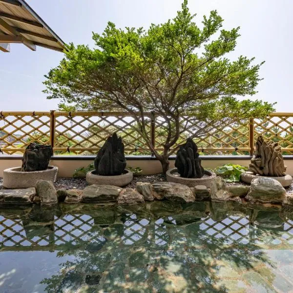 Shima Beach Hotel, hotel in Toba