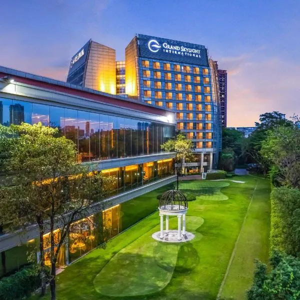 Grand Skylight International Hotel Shenzhen Guanlan, Near Metro Station, Huawei, Foxcnn, Shenzhen North Railway, hotel in Bao'an