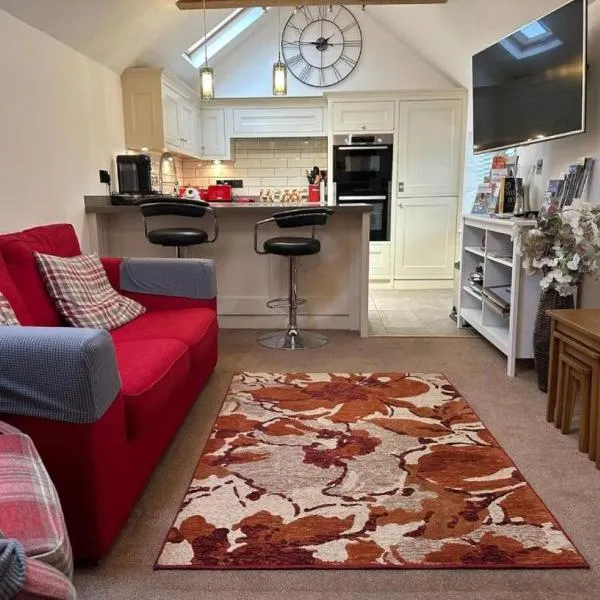 Stylish 1BR Apartment Holt Fast WiFi & Near Top Attractions, hotel v destinácii Holt