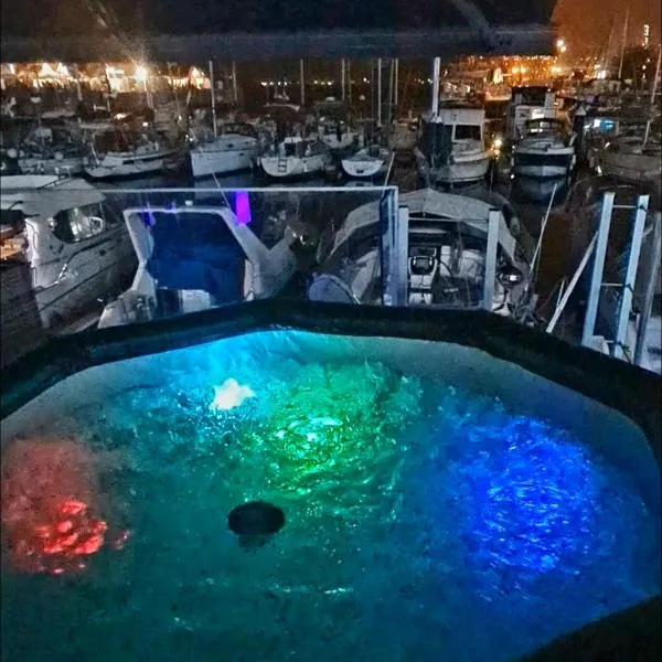 Barco-Apartamento en el Náutico de Vigo, hotel in Vigo