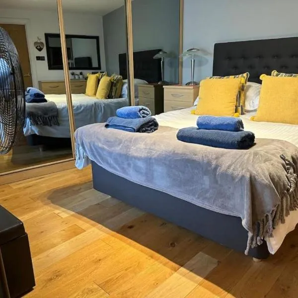 Modern 1-Bedroom Apartment in Holt, hotel in Holt