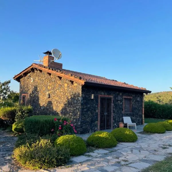 Chalet Vista Etna, hotel in Casa Fallico
