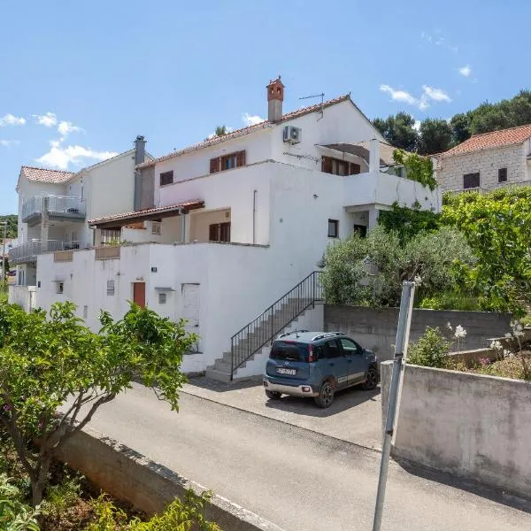Apartments Soni, hotel a Postira (Postire)