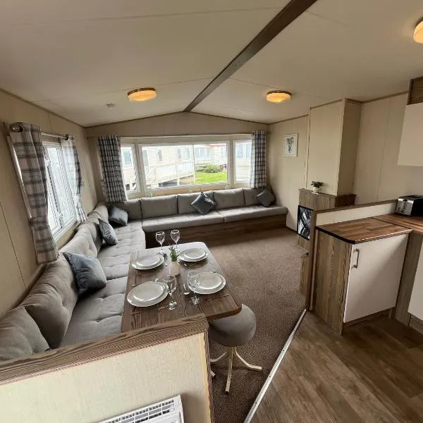 Whitstable, CW18, 2 bed park home, Alberta Holiday Park, hotel in Seasalter