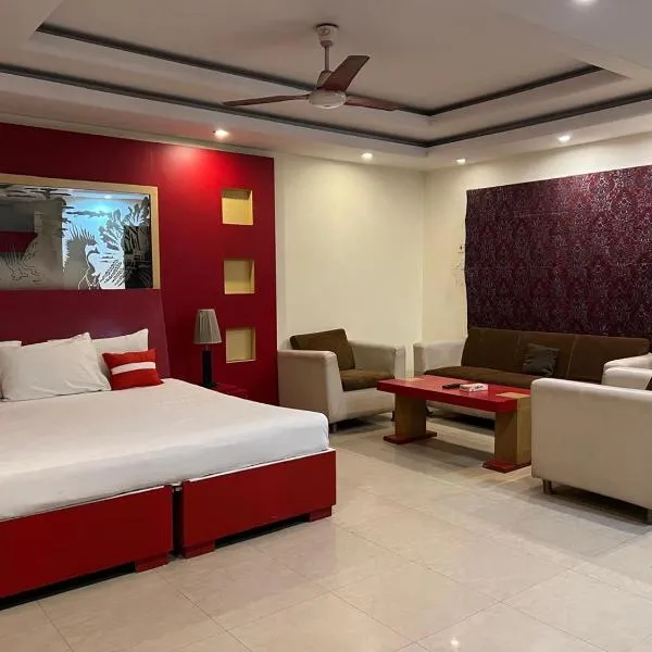 Five Monts Hotel, hotel in Multan