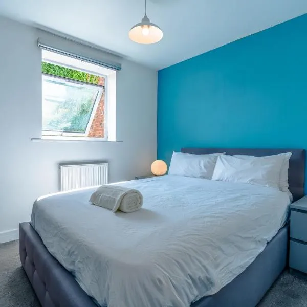 Pet friendly village flat with EV charging, Hotel in Ludgershall