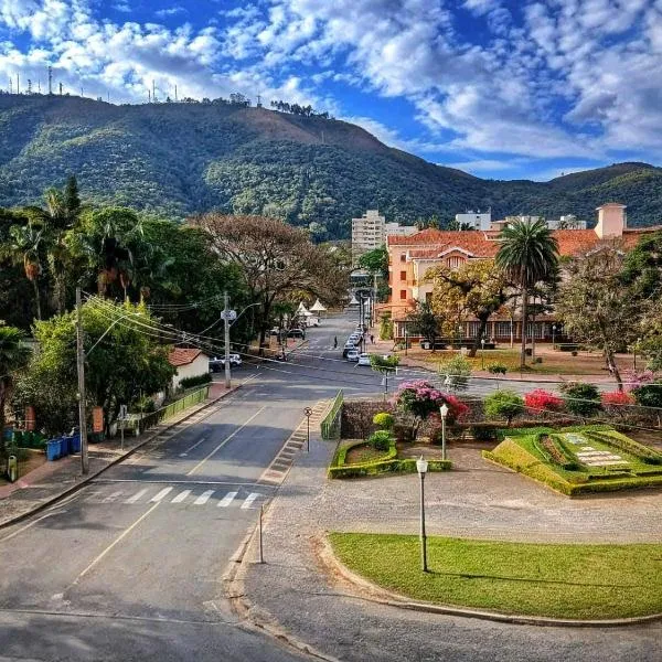 Apartamento 222 Pé na Praça 1 vaga Garagem 7 hóspedes, hotel in Poços de Caldas