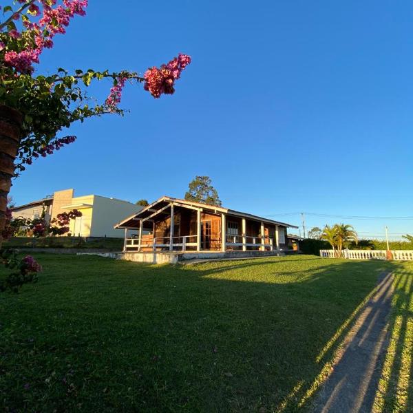 Quarto Primavera em Casa de Madeira com Piscina no Alto da Serra - PetFriendly