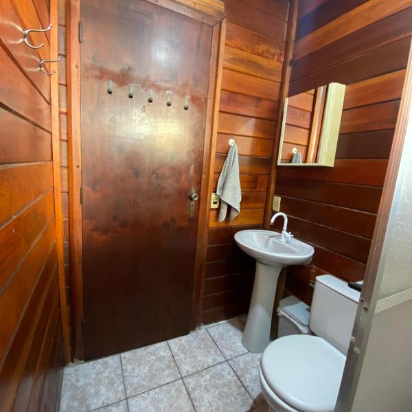 Quarto Primavera em Casa de Madeira com Piscina no Alto da Serra - PetFriendly - Foto 3