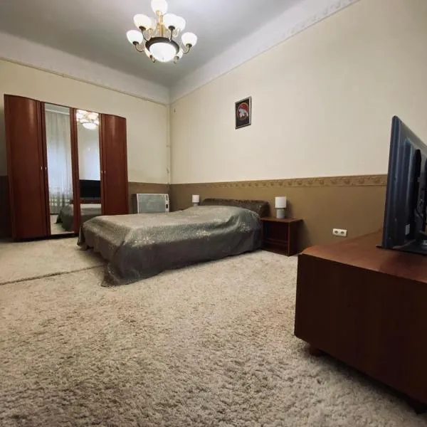 Апартаменти в центрі, hotel in Chernivtsi