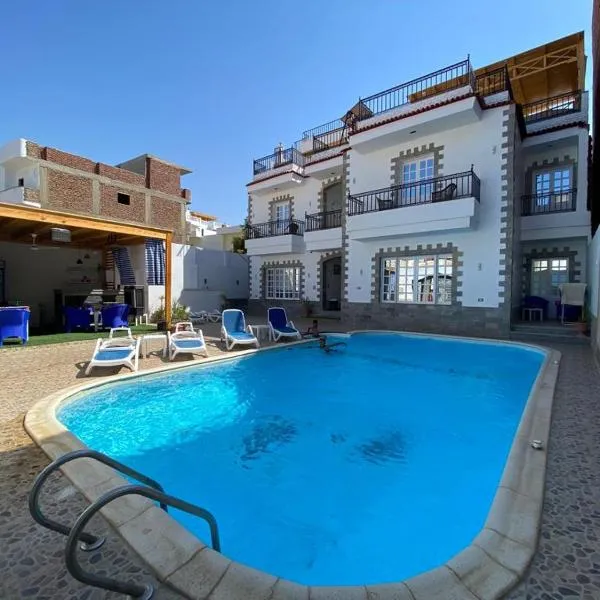 Viesnīca Villa golden life apartments, new property with pool access Luksorā