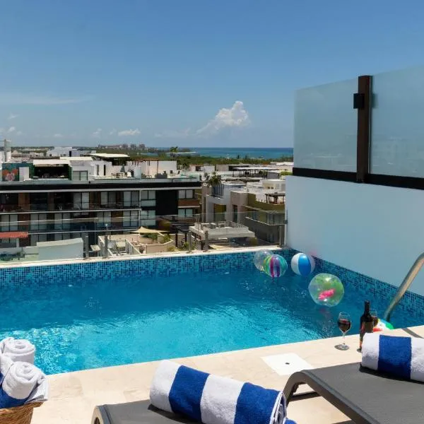Luxury Penthouse with Ocean Views and Private Pool, hotel in Playa del Carmen