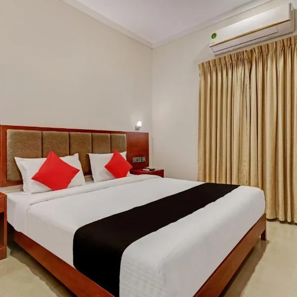 Super Townhouse Kizhakkambalam Tourist Home, hôtel à Cochin
