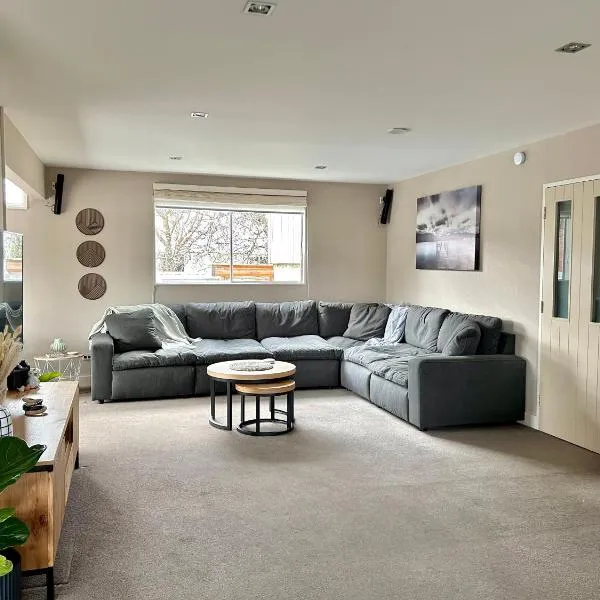 Spacious Family Home in Te Anau, hotel in Te Anau