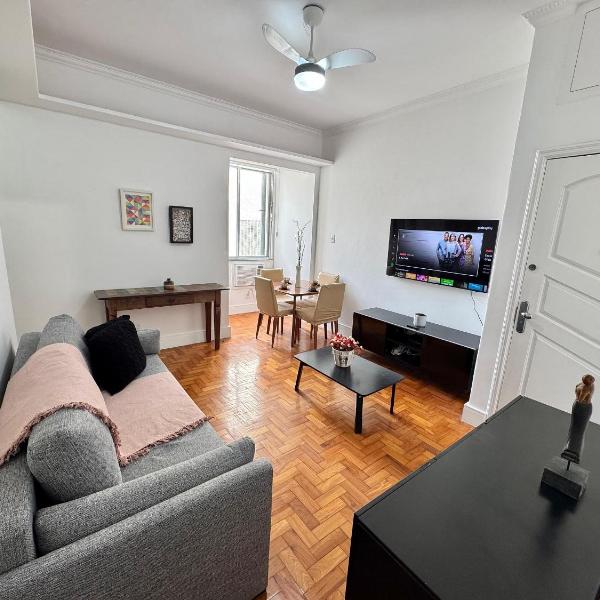 Conforto a 50 metros da Praia Posto 6 - JN44-503