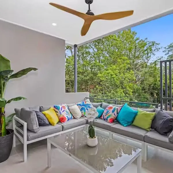 Park Avenue Luxe Chic Townhouse Sleeps 9, Carpark, hotel in Brisbane
