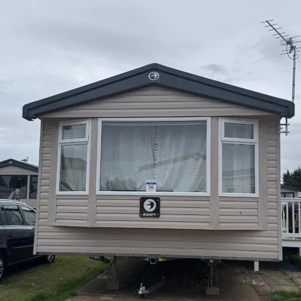 3 bedroom Caravan Manor Park Free WiFi , Linen not included , Pets stay free, hotel in Hunstanton