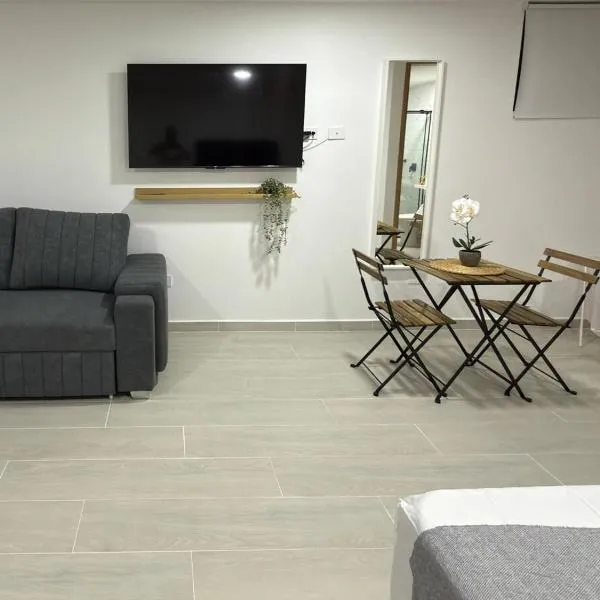 Nuevo apartamento en plaza principal de Guatape，位于瓜塔佩的酒店