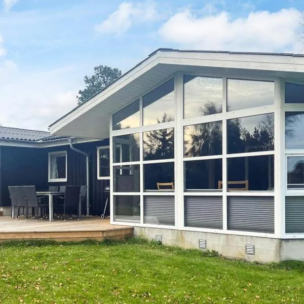 8 person holiday home in Sæby, hotel v destinaci Saeby