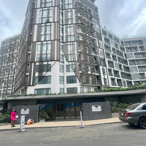 Loxwood House Luxury 2 Bedroom Apartment with Rooftop Pool, hotell i Accra