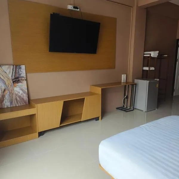 The Shamrock, Hotel in Bang Sare