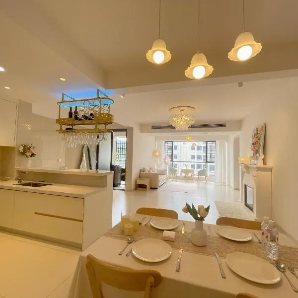 笑涡SmileNest Downtown Luxury Suite for 2-10 Guests, Zhangjiajie Attraction Ticket Service, Ideal for Couples, Families & Groups, khách sạn ở Trương Gia Giới