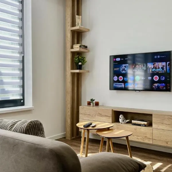 Black Lotus III l 24hr Self Check-in l City centre l Free parking, hotel in Banská Bystrica