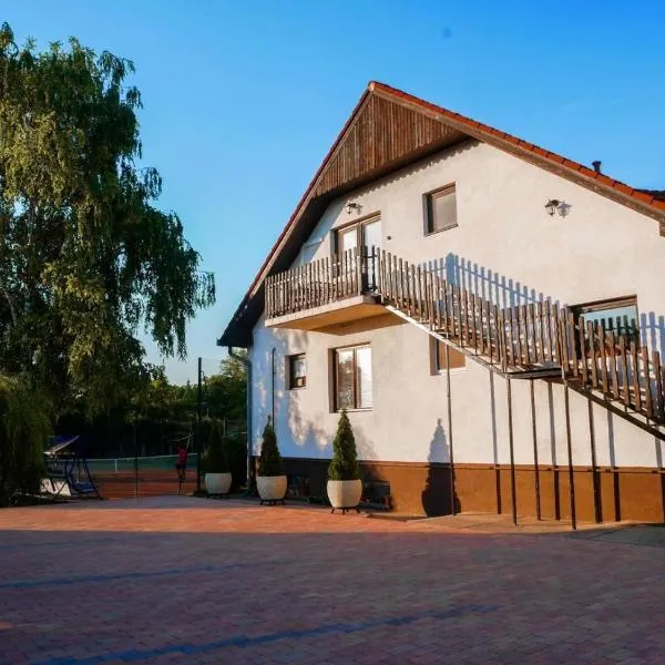 Tennis House with Balcony, hotel in Ordacsehi