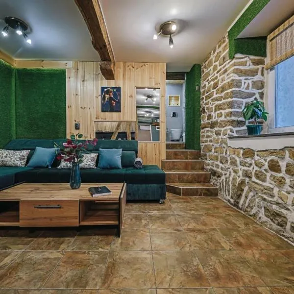 Hide Hub Guest Apart, hotel in Veliko Tŭrnovo