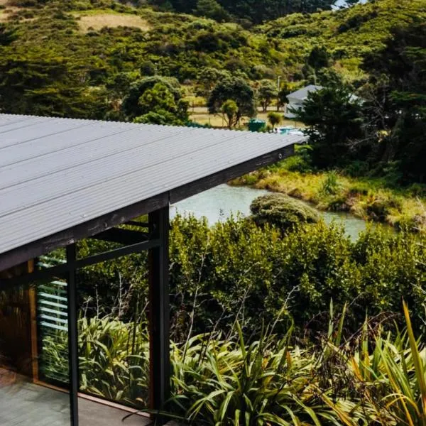 Whare Tatū, hotel in Raglan