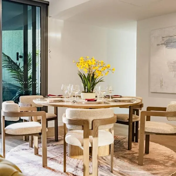 Viesnīca 3Bed Apt in Queen's Wharf - level 33 City and Riverview with Carpark Brisbenā