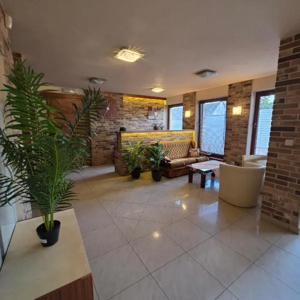 DaDeli, hotel in Červený Hrádok