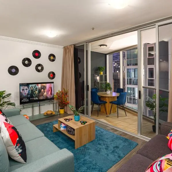 Retro Mania Brisbane CBD Sleeps 6 Car park included, hotel in Brisbane
