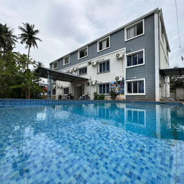 SS Grand with swimming pool, hotel in Puducherry