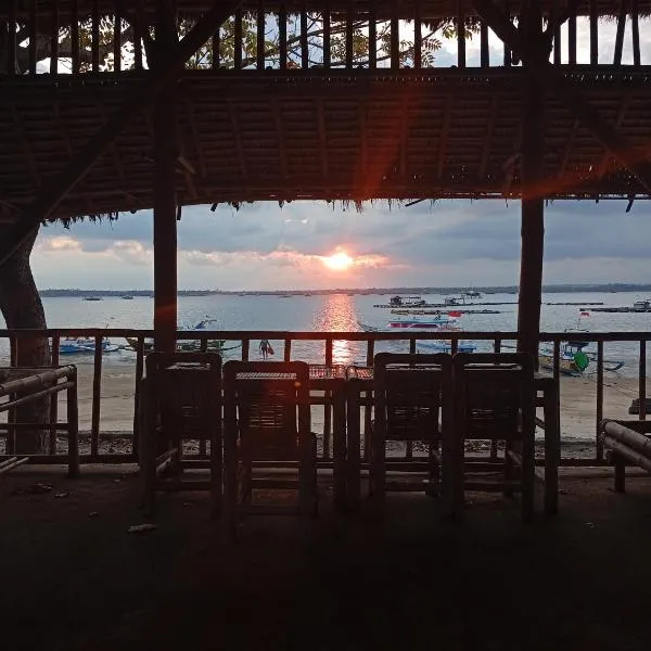 Sunset Cabanas Stay Beachfront & Snorkel, hotell i Pulau Maringki