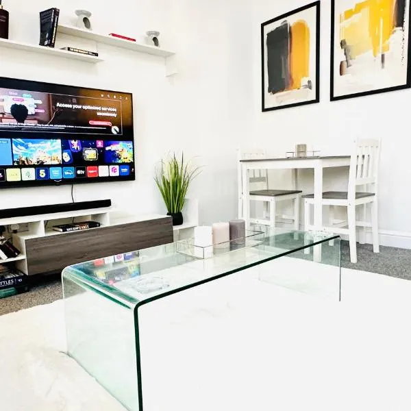 Cozy Apartments By Singh, hotel in Swindon