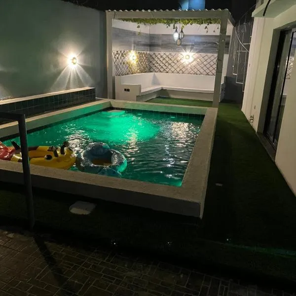 Villa Adja Nafy à Saly, hotel in Gandigal