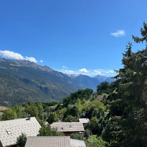 Jas des Rousses - Champcella, hotel in Champcella